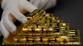 Futuros del oro tienen su mayor avance semanal en casi 2 meses 