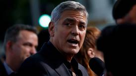 George Clooney, lesionado en accidente de moto en Italia