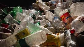 ¿Cuáles son las 5 empresas que más contaminan con plástico en el mundo? Spoiler: 2 son refresqueras