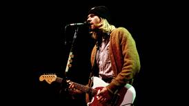 'Smells like old sweater...' El suéter que Kurt Cobain se puso en el Unplugged de Nirvana se vende en 334 mil dólares 