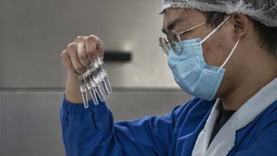 Brasil suspende ensayos de vacuna contra el COVID-19 de la china Sinovac tras evento adverso