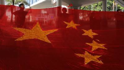 China manda mensaje a Biden al aprobar resolución para acabar con el disenso en Hong Kong