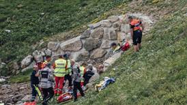 Gino Mäder, ciclista de 26 años, muere tras caer a un barranco durante una carrera