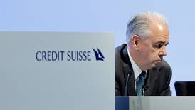 Gobierno y legisladores de Suiza ‘pelean’ por acuerdo UBS - Credit Suisse 