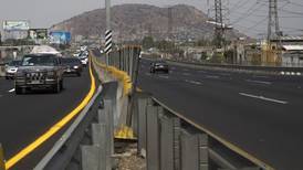 Vuelca camión en la autopista México-Pachuca