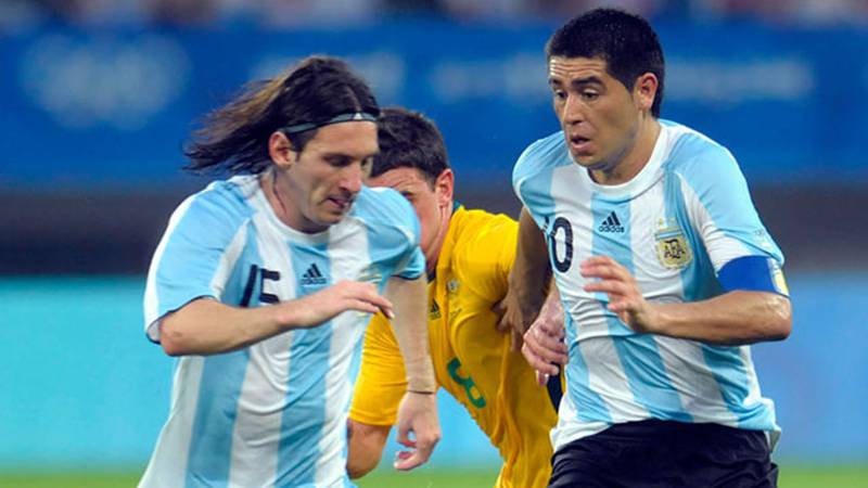 Riquelme: “Sería un sueño ver a Messi con la camiseta de Boca”