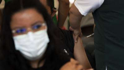 México registra nuevo récord de vacunación COVID: aplica más de 700 mil dosis en un día