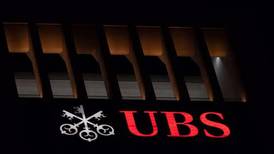 Crisis bancaria: Acciones de UBS se disparan tras compra de Credit Suisse