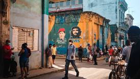 La otra crisis que tampoco se va: Cuba reporta récord de muertes por COVID-19 tras protestas