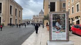 Artesanías poblanas ‘enchulan’ la Navidad en el Vaticano