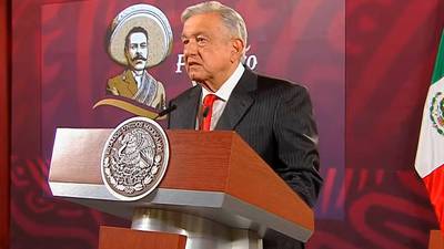 López Obrador pide revisar facultades del INE y TEPJF; insiste en reforma judicial