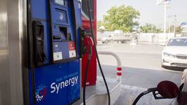 Gasolina en EU ‘respira’, pero en México sufre ‘subidón’ 