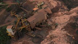 Se eleva a 58 el número de fallecidos por colapso de represa minera en Brasil