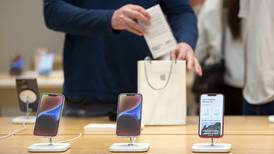 Apple enfrenta la desaceleración de ventas más larga en décadas, mientras el iPhone ‘se desploma’