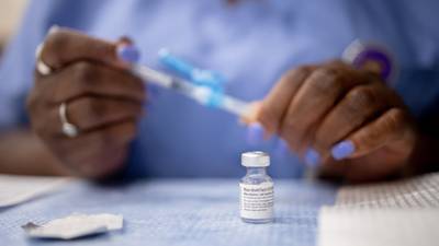 Pfizer pide a EU aprobar su vacuna COVID contra variantes de ómicron