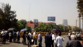 Protestan contra Autofin y cierran accesos a Plaza Galerías
