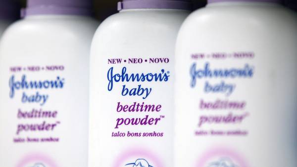 Johnson & Johnson, acusado de vender talco de bebé ‘cancerígeno’; deberá pagar 75 mdd tras demanda 