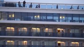 Aburrimiento y temor: así viven los turistas del crucero varado en Japón por brote de coronavirus