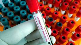 Europa advierte: vacunas contra COVID no detendrán impacto de ómicron
