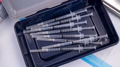 EU apoya liberación de patentes de vacunas COVID para aumentar dosis