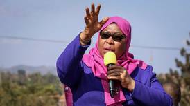 Samia Suluhu Hassan asume presidencia de Tanzania; es la primera mujer en el cargo
