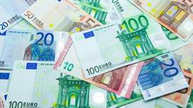 El euro y el dólar ahora valen lo mismo: ¿Cuáles son las causas y las consecuencias?