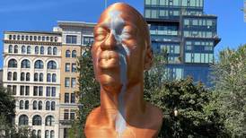 Vandalizan estatua de George Floyd en Nueva York