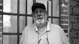 Muere el poeta y periodista Roberto Fernández Iglesias

