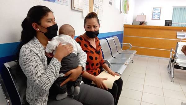 Guanajuato expide primer acta de nacimiento de un bebé con familia homoparental