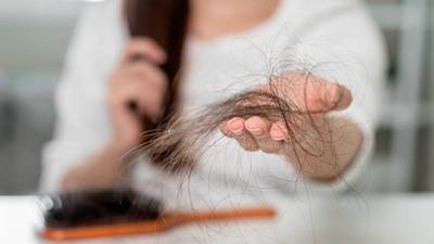 ¡No todo es culpa del COVID! Caída de cabello por estrés: cómo se revierte este efecto secundario