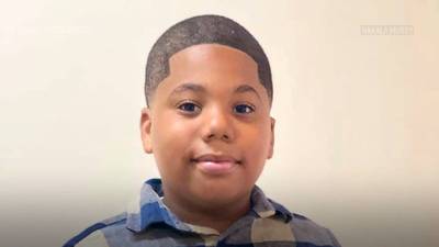 Aderrien Murry: Niño afroestadounidense llama al 911 por violencia familiar... y oficial le dispara