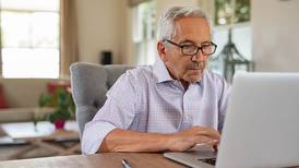 Adultos mayores, ¿cómo pueden protegerse de los fraudes en línea?