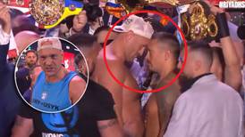‘Lo voy a noquear, seré campeón’: Tyson Fury casi GOLPEA a Usyk en ceremonia de pesaje (VIDEO)