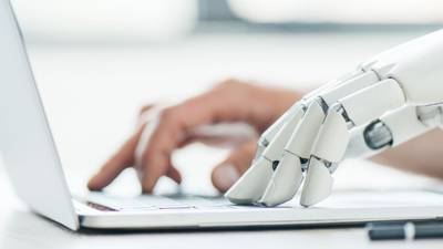 Inteligencia artificial baja la ‘chamba’ a profesionistas: Estas son las carreras más afectadas, según OpenAI