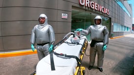 ¿Un traje espacial? No, es una prenda diseñada por mexicanos para paramédicos que atienden COVID-19