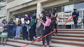 Protestan alumnas de la UAEM para exigir alto a la violencia institucional y la revictimización