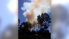 Cierran vialidades aledañas al incendio de pastizales en Xochimilco