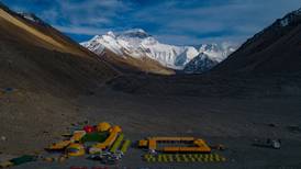 China dibujará “línea de separación” en la cima del Everest