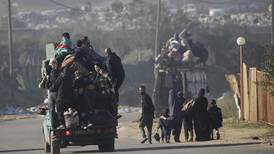 EU exige que palestinos desplazados puedan regresar a sus hogares al norte de Gaza