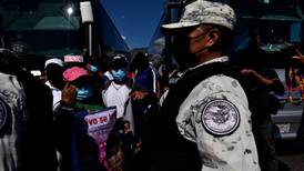 Impiden a normalistas de Ayotzinapa tomar caseta de cobro en Autopista del Sol 