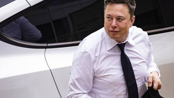 Elon Musk vende 6 mil 900 mdd en acciones de Tesla por si pierde juicio con Twitter 