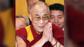 Piden arrestar al Dalái Lama por abuso infantil: ‘Su patética disculpa debe ser rechazada’