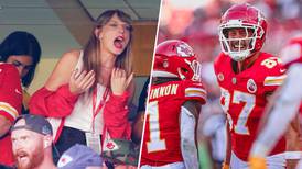 ¿Sí ‘andan’? Taylor Swift asiste a juego de los Chiefs junto a madre de Travis Kelce