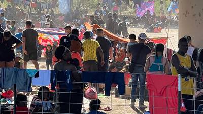 Liberan frontera de Coahuila con Texas: migrantes son trasladados a albergues