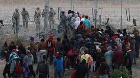Corte de EU bloquea entrada en vigor de ley migratoria de Texas mientras la evalúa