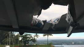 Cae lava sobre bote turístico en Hawai; hay 13 heridos