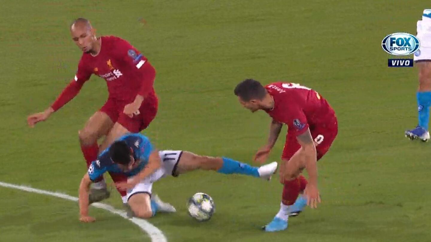 La preocupante lesión de Fabinho tras caerle Hirving Lozano en la pierna