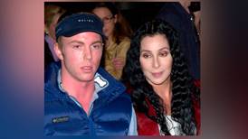 Cher solicitó la tutela de su hijo, Elijah Blue Allman, por problemas con adicciones