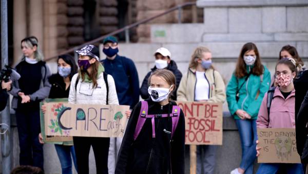 La activista Greta Thunberg y otros jóvenes regresan a las protestas contra el cambio climático