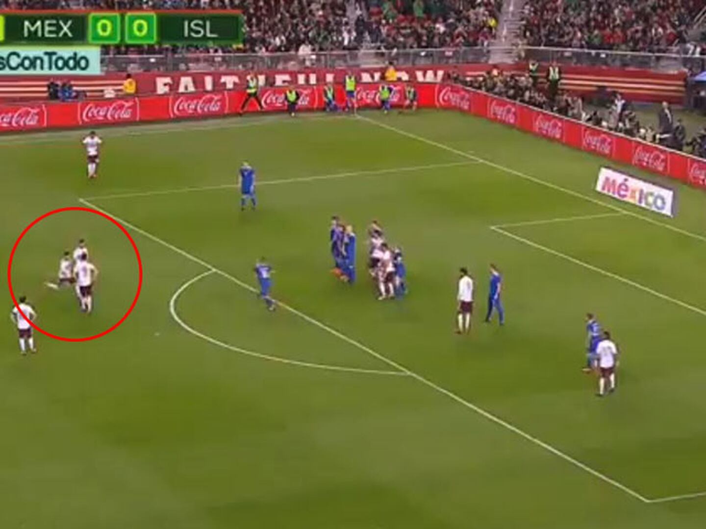 El golazo de tiro libre de Marco Fabián contra Islandia